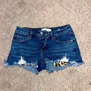 Jean shorts with cheetah pocket